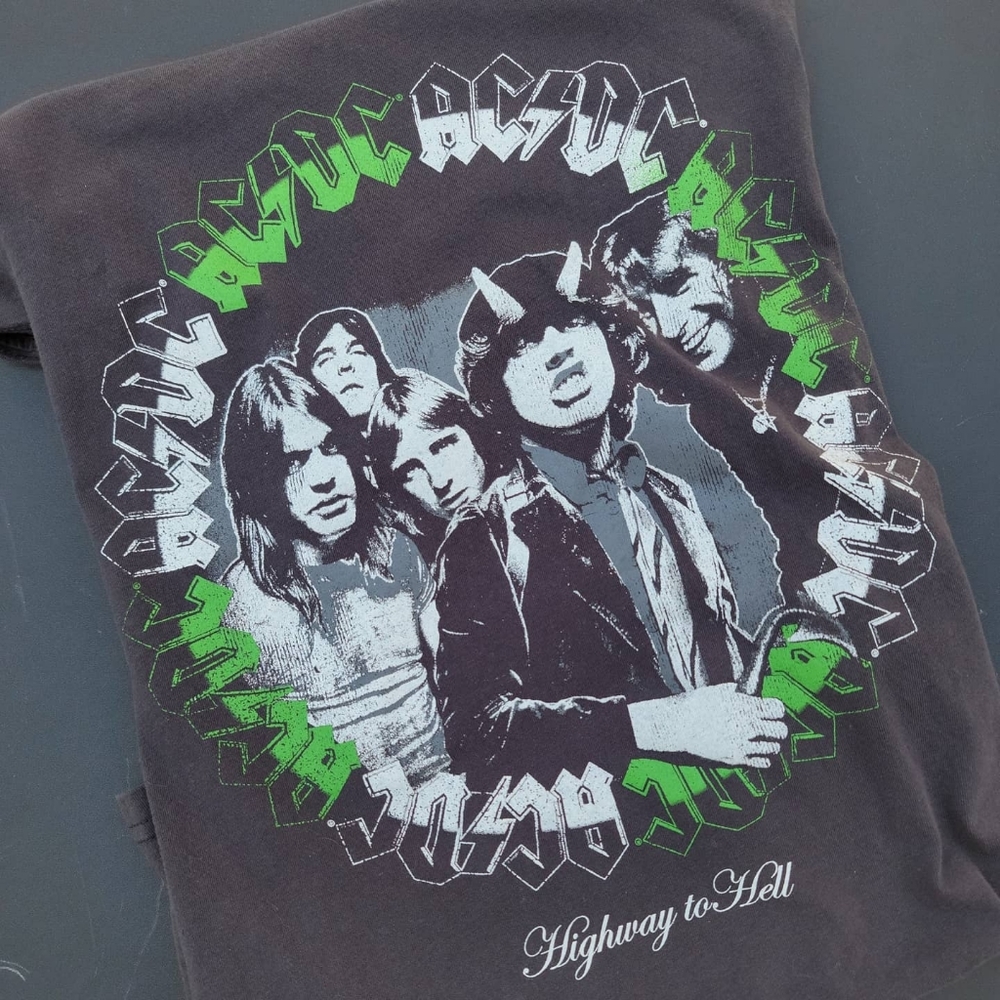 Acdc highway to he'll